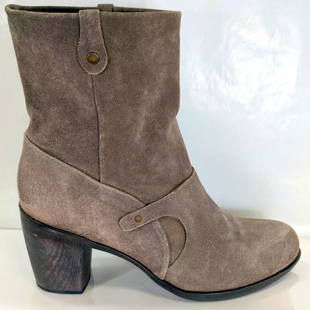 Anthropologie Coclico Riveted Suede Pull On Ankle Boots EU 40
